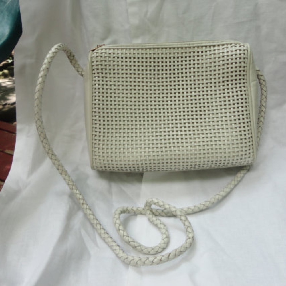 Vtg Medallion Collection Woven Leather XBody Bag